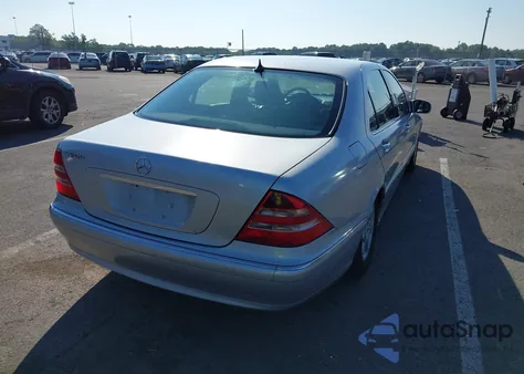 2000 Mercedes-Benz S 500 z USA, uszkodzony, nr VIN WDBNG75J8YA089252